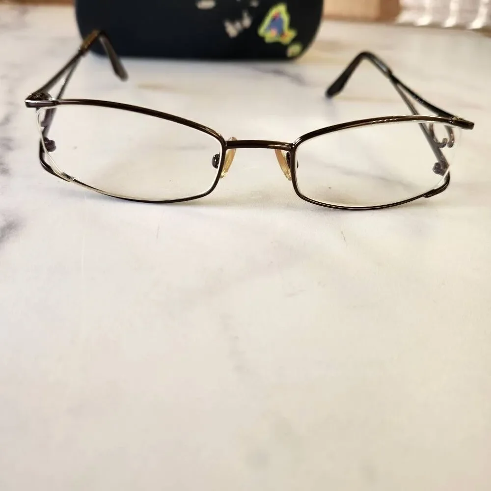 Reading eyeglasses curved metal frame